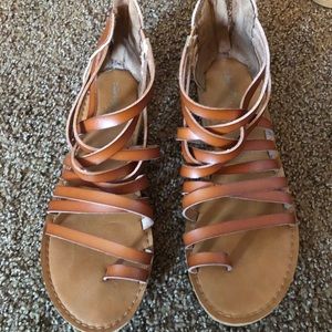 Universal thread sandals